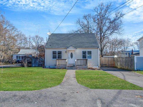 476 Revilo Avenue, Shirley NY 11967