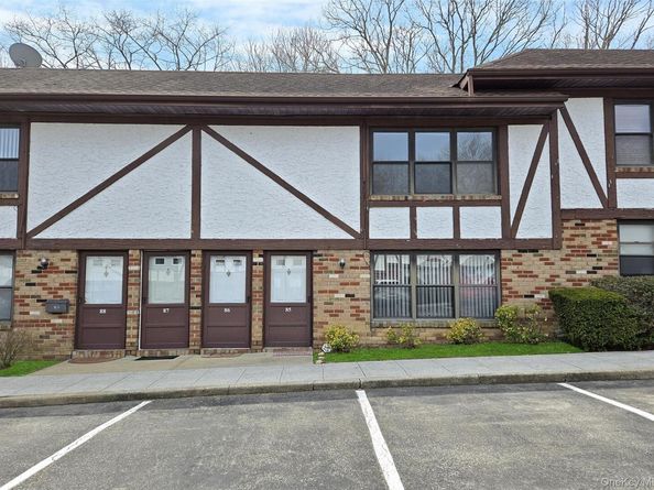86 Bailey Court 86, Middle Island NY 11953