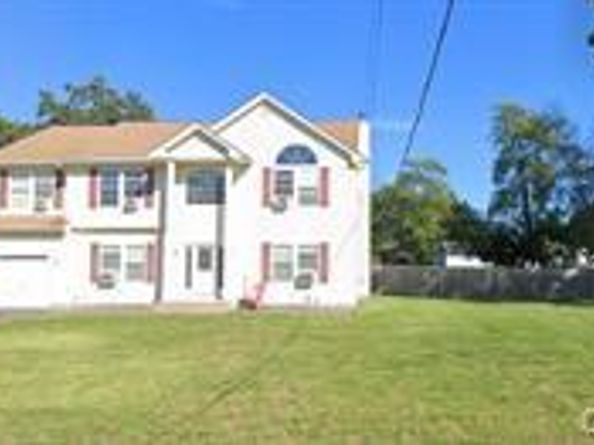 141 N 28 Street N, Wheatley Heights NY 11798