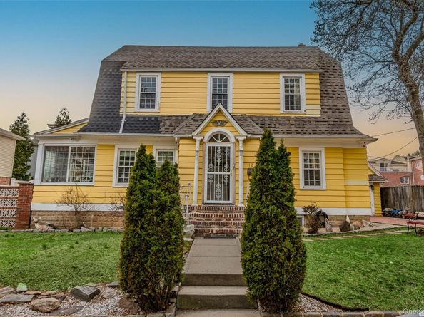 12-40 Beech Court, College Point NY 11356