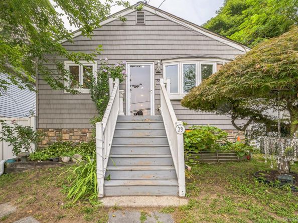 39 Willow Road, Rocky Point NY 11778