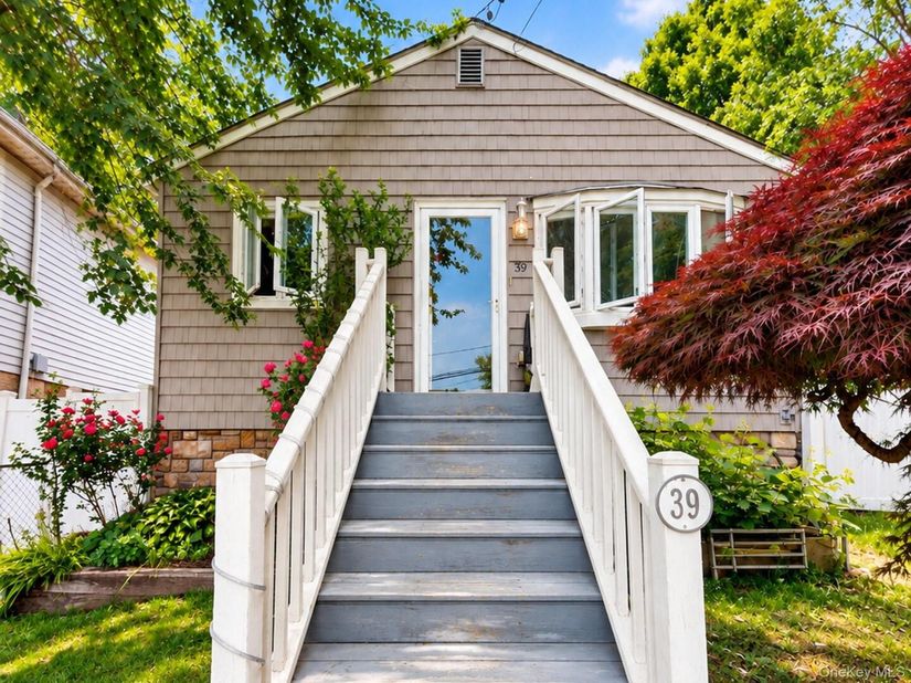 39 Willow Road, Rocky Point NY 11778