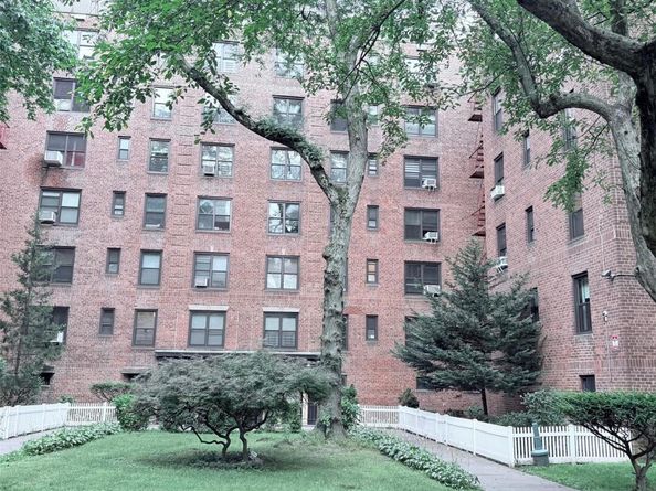 83-20 98 Street 1H, Woodhaven NY 11421