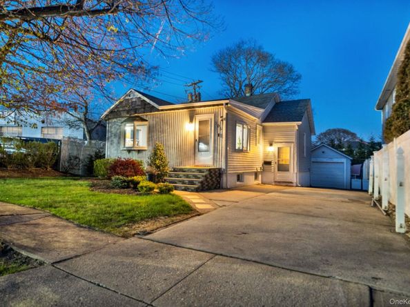 105 Thomas Place, Bellmore NY 11710