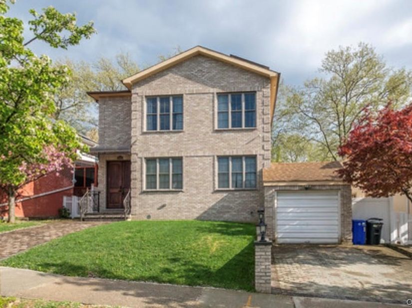 24814 Van Zandt Avenue, Little Neck NY 11362