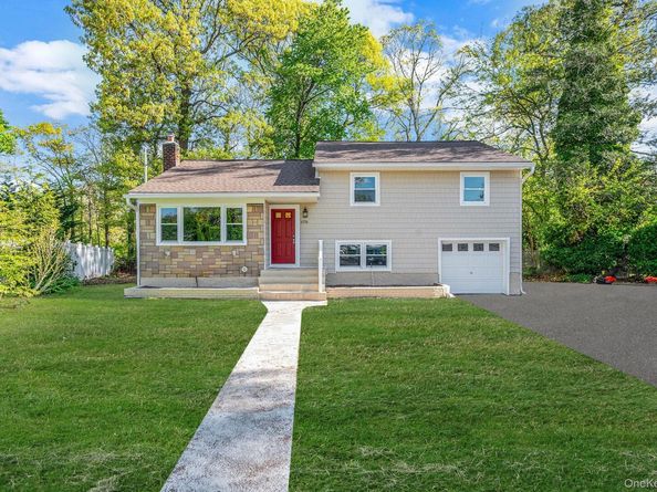 1076 Northgate Court, Uniondale NY 11553