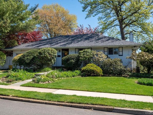 39 Deer Path Lane, Syosset NY 11791