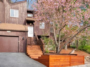 32 Boulder Lane
