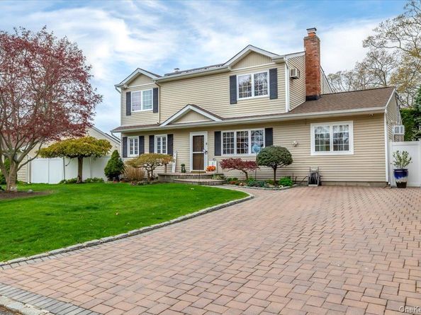 28 Cherokee Avenue, West Islip NY 11795