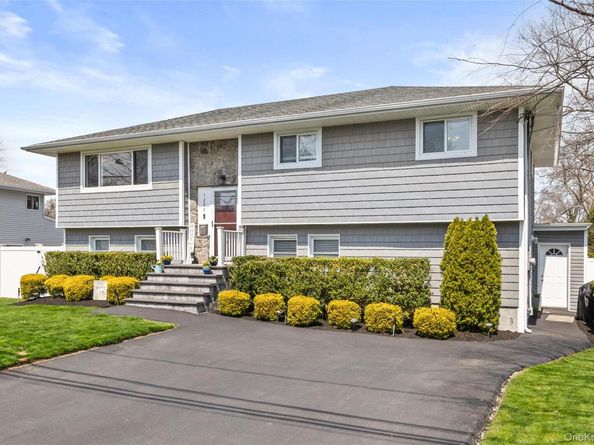 1299 Madison Avenue, West Islip NY 11795