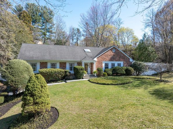 32 Fairway Place, Cold Spring Harbor NY 11724