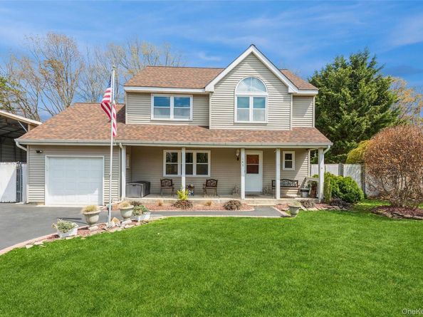 145 Bishop Lane, Holbrook NY 11741