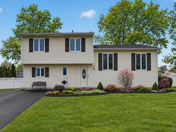 92 Nimbus Road, Holbrook NY 11741