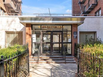 141-05 Pershing Crescent