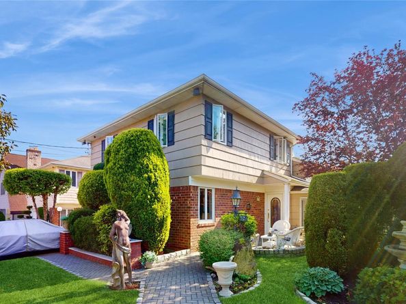 52-04 Redfield Street, Douglaston NY 11362