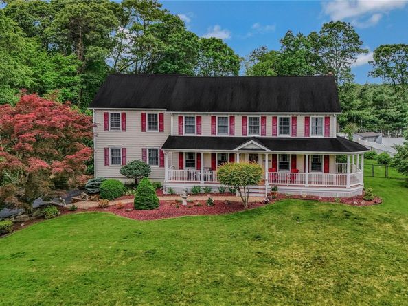 16 Abbey Lane, East Setauket NY 11733