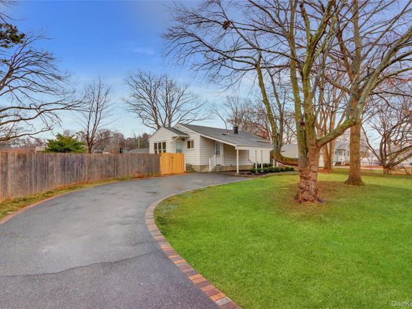 21 Chimney Lane, Bay Shore NY 11706