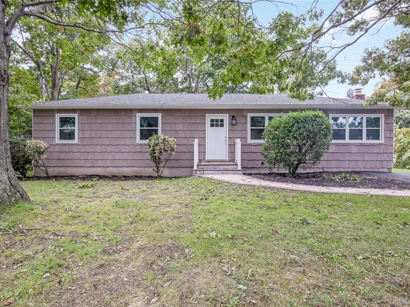 1182 E 3rd Avenue, Bay Shore NY 11706