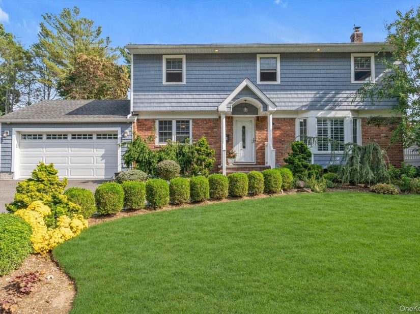 3 Lesley Drive, Syosset NY 11791