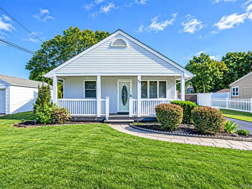 99 Cherubina Lane, North Babylon NY 11703