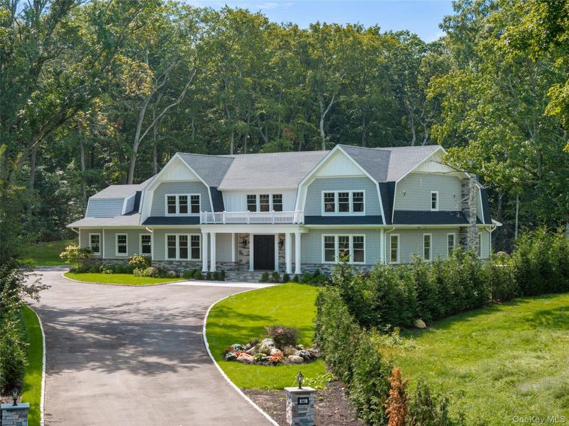 541 Split Rock Road, Syosset NY 11791