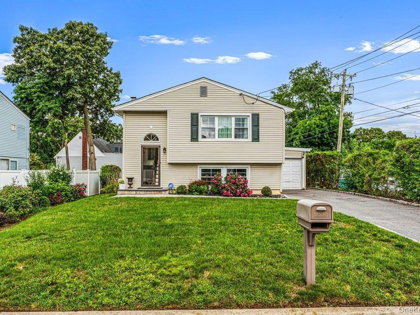 115 Margaretta Avenue, Massapequa NY 11758