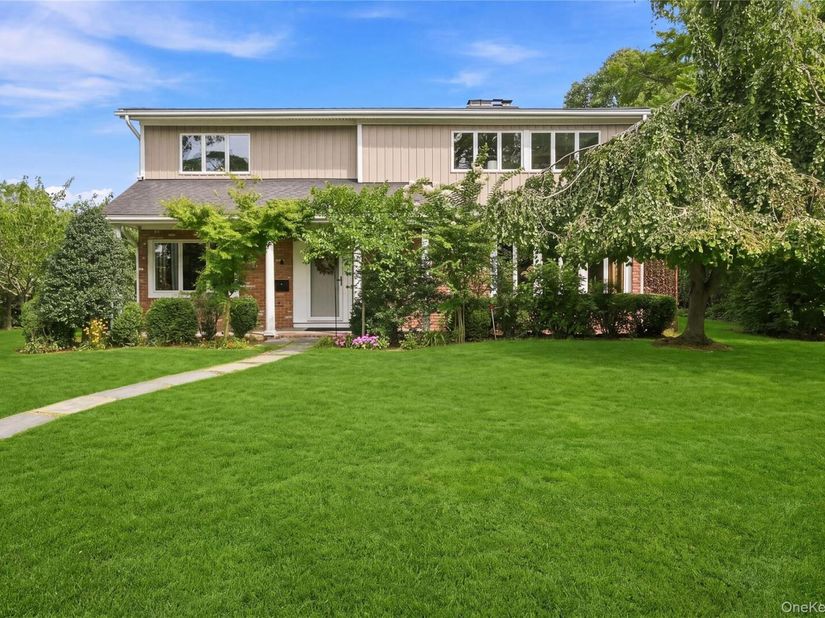 4 Saltmeadow Lane, Bayport NY 11705
