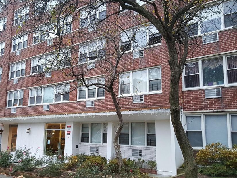 172-70 Highland Avenue 3M, Jamaica Estates NY 11432