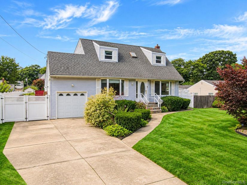 616 Pat Drive, West Islip NY 11795