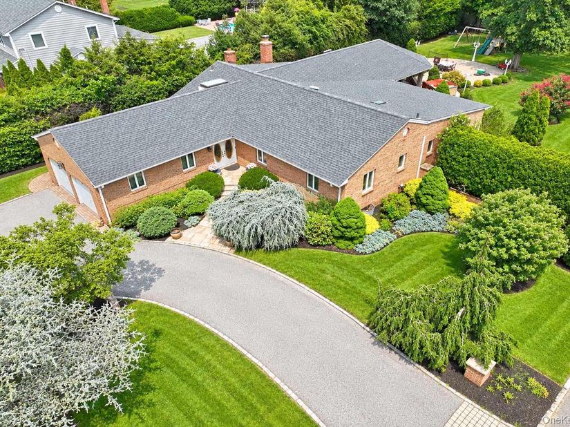 88 Dix Highway, Dix Hills NY 11746