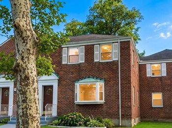 233-06 131 Avenue E 233-06 131 Avenue Avenue