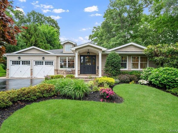 6 Colonial Gate, Plainview NY 11803