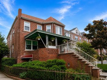 1402 E 37th Street