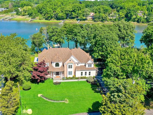 18 Cedar Lane, Setauket NY 11733