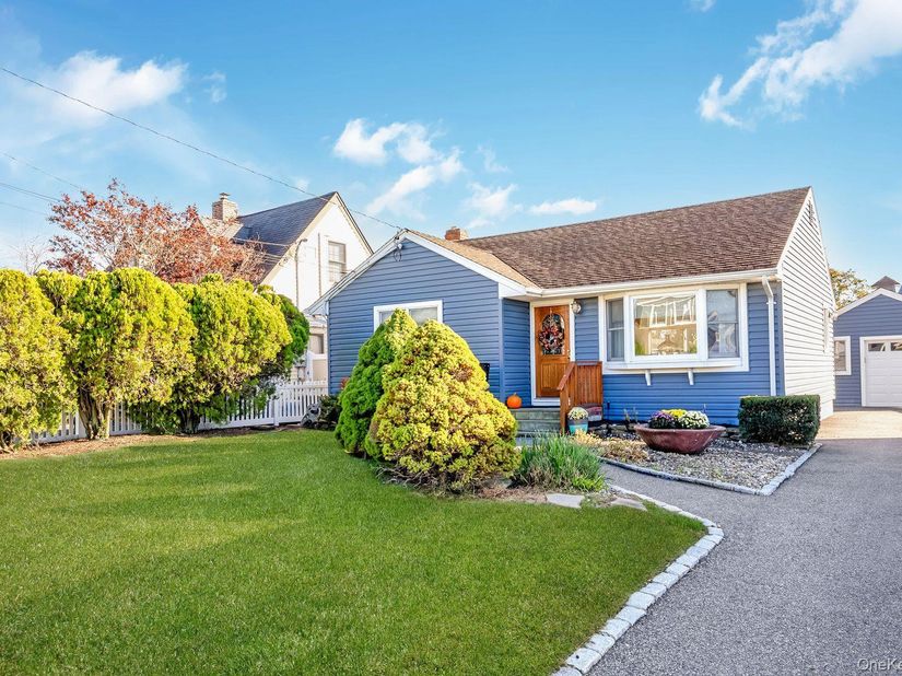 14 Meadow Lane, Amityville NY 11701