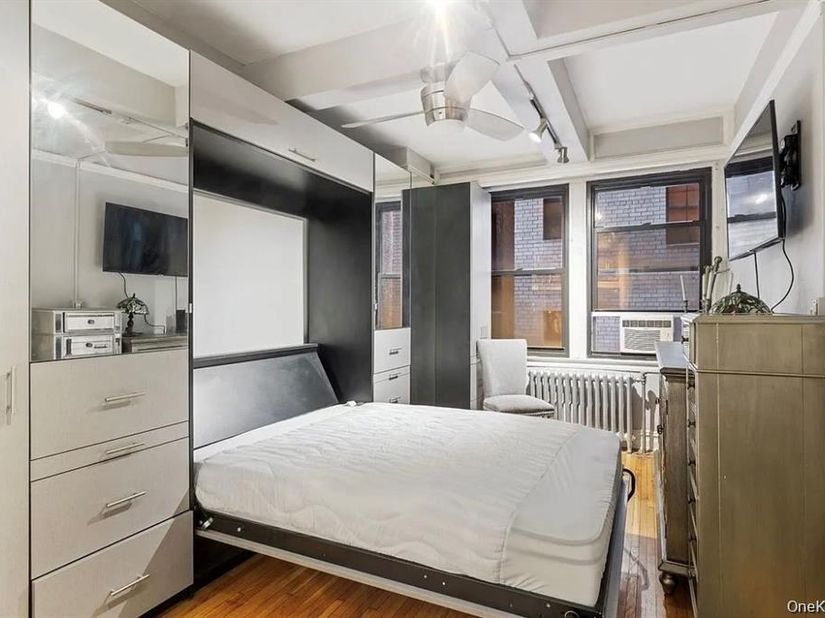 457 W 57th Street 308, New York (Manhattan) NY 10019
