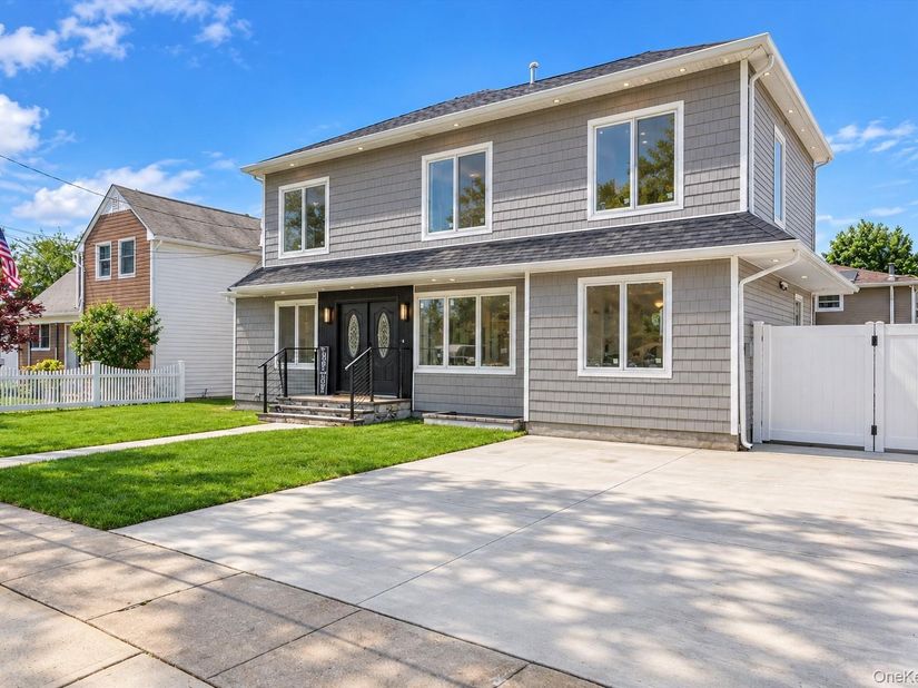 22 Miller Circle, Hicksville NY 11801