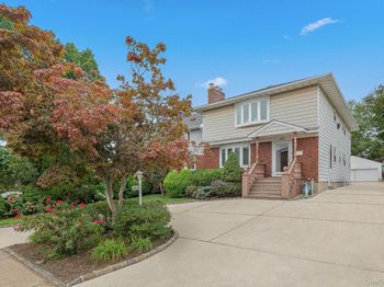 364 Nassau Boulevard