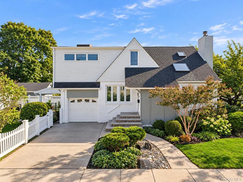 101 Tulip Place, North Bellmore NY 11710