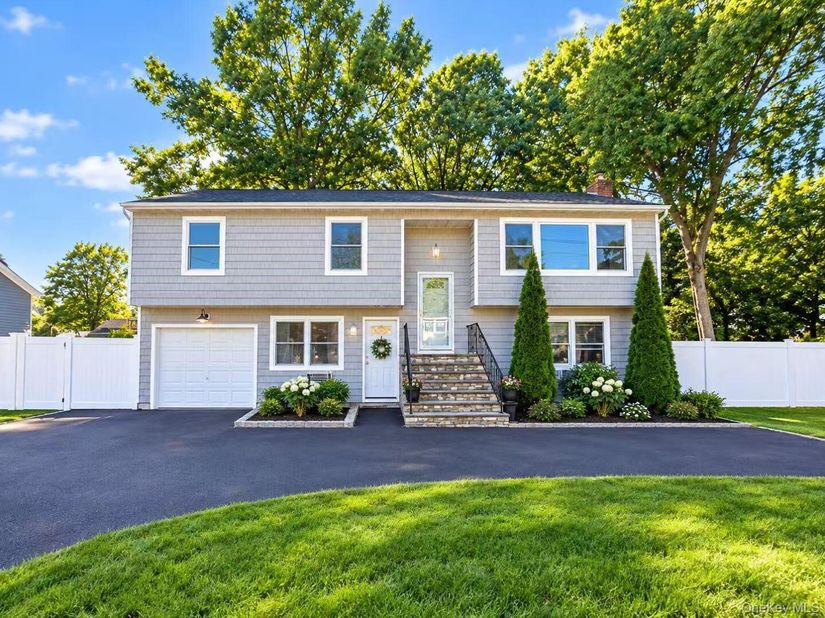 90 Dorchester Road, Ronkonkoma NY 11779