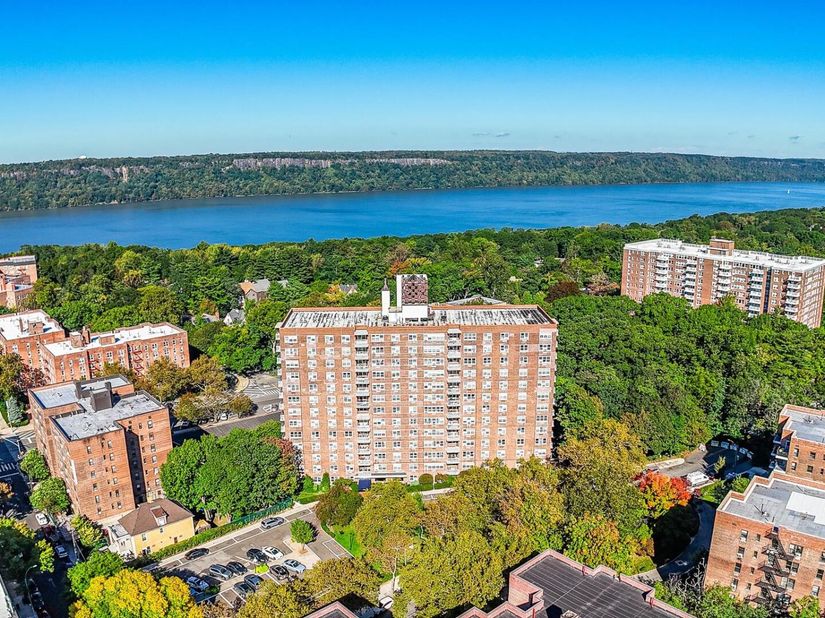 3935 Blackstone Avenue 5E, Bronx NY 10471
