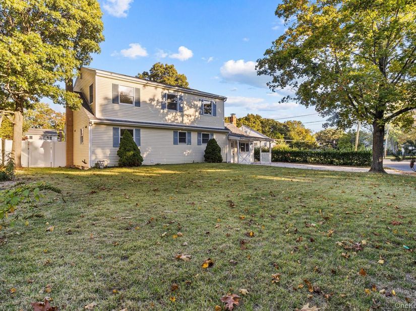 10 Sunset Drive, Centereach NY 11720