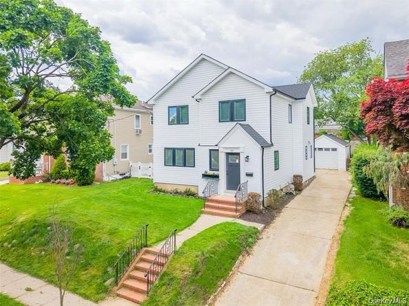 105 Moore Street, New Hyde Park NY 11040