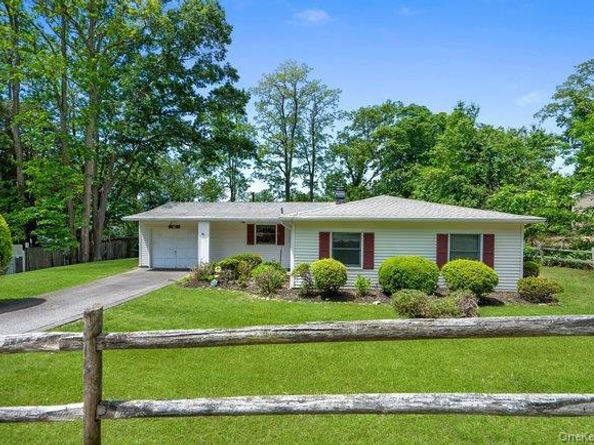14 Campus Drive, Farmingville NY 11738