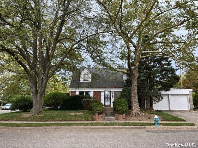 83 Stephan Marc Lane, New Hyde Park NY 11040