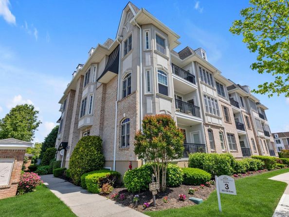 236 Roosevelt Way 3306, Westbury NY 11590