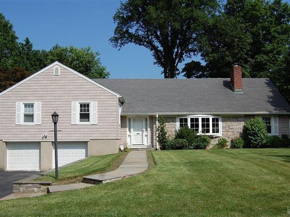 6 Oakstwain Road, Scarsdale NY 10583