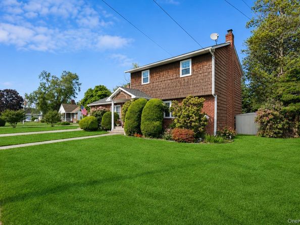 11 Lincoln Court, Copiague NY 11726