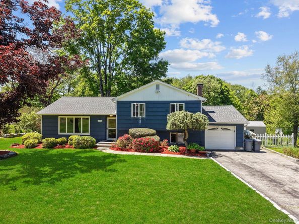 2463 N Pine Grove Court, Yorktown Heights NY 10598