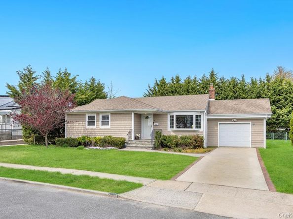 213 Hillcrest Drive, Seaford NY 11783